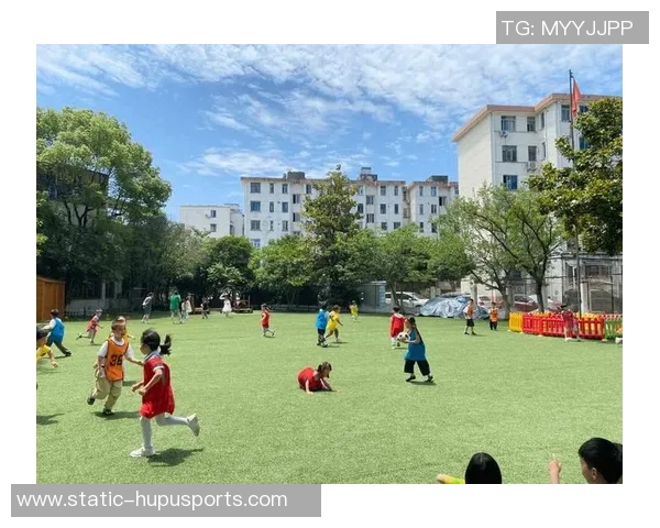 我和小伙伴们的一年级足球快乐时光